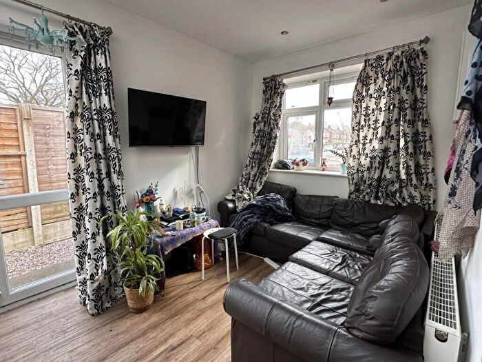 7 Bedroom Semi-Detached House To Rent In Arnfield Road - Withington - £ Pppw, M20