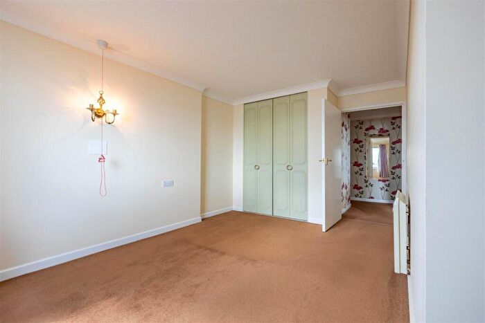 2 Bedroom Retirement Property For Sale In Holland Road, Westcliff-On-Sea, SS0