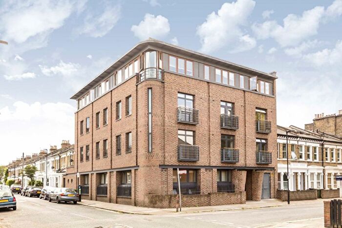 2 Bedroom Flat To Rent In Kepler Road, Clapham North, SW4