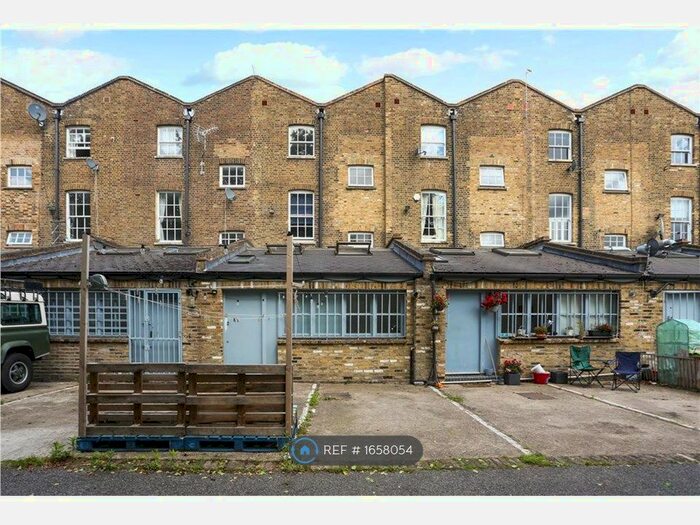 Studio To Rent In Old Kent Road, London, SE1