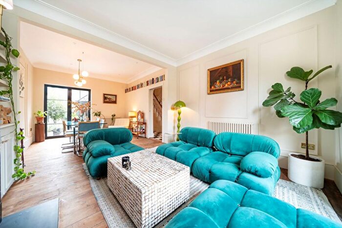 4 Bedroom Terraced House For Sale In Glyn Road, Clapton, E5