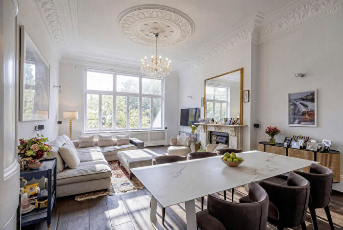 2 Bedroom Flat For Sale In Belsize Park Gardens, London, NW3