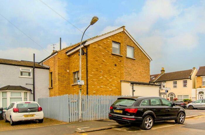 3 Bedroom Terraced House To Rent In Hatherley Road, Walthamstow, London, E17