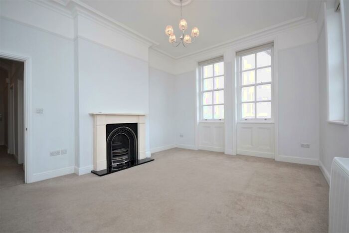 2 Bedroom Flat To Rent In High Street West Wickham, BR4