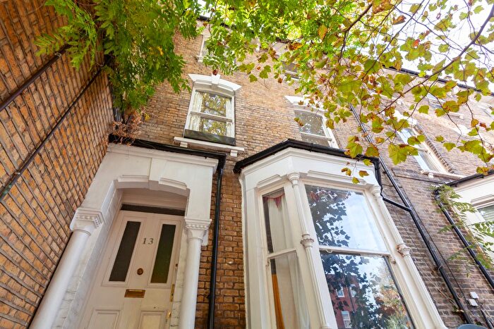 2 Bedroom Flat To Rent In Cazenove Road, London, N16