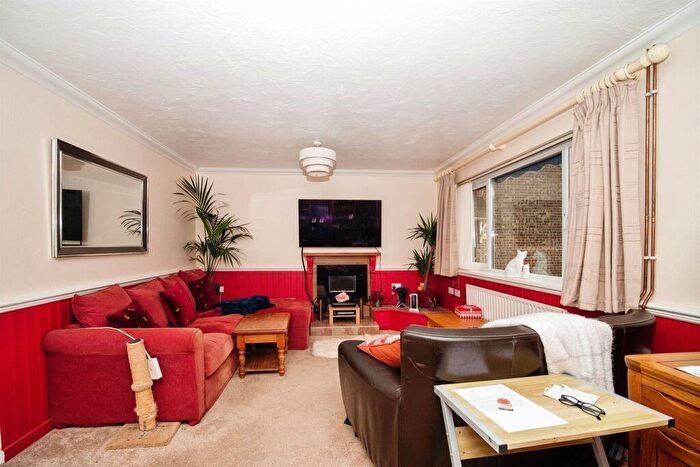 4 Bedroom Detached House For Sale In Stoborough Close, Weymouth, DT3