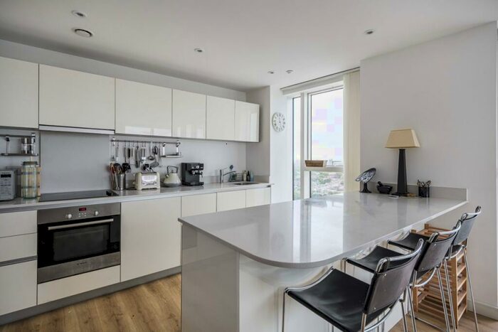 2 Bedroom Apartment To Rent In Woodberry Grove London, N4