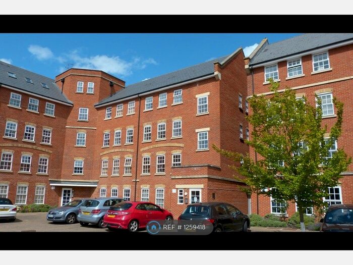 2 Bedroom Flat To Rent In Florey Gardens, Aylesbury HP20