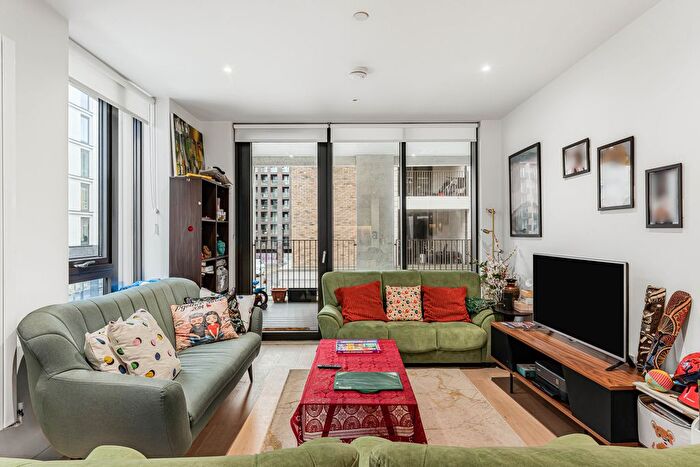 2 Bedroom Flat To Rent In Schooner Road, London, E16