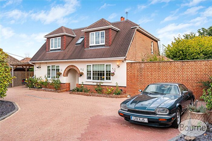 4 Bedroom Detached House For Sale In White Lane, Ash Green, Surrey, GU12