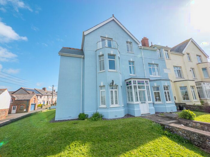 2 Bedroom Flat To Rent In Bencoolen Road, Bude, EX23