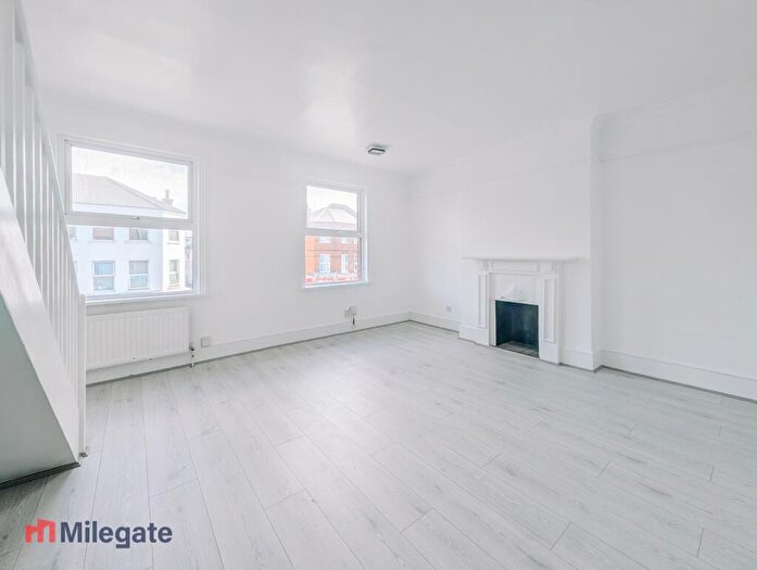 2 Bedroom Flat To Rent In Portland Road, London, SE25
