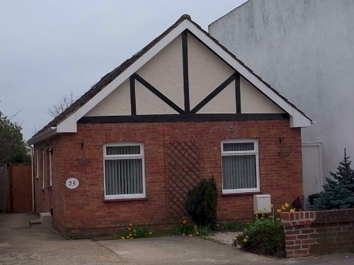 3 Bedroom Bungalow To Rent In New Road, Durrington, BN13