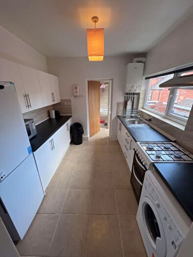 4 Bedroom House Of Multiple Occupation To Rent In Balfour Road, Nottingham, NG7