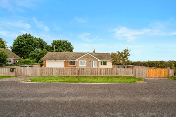 3 Bedroom Bungalow For Sale In Dogdyke Road, New York, LN4