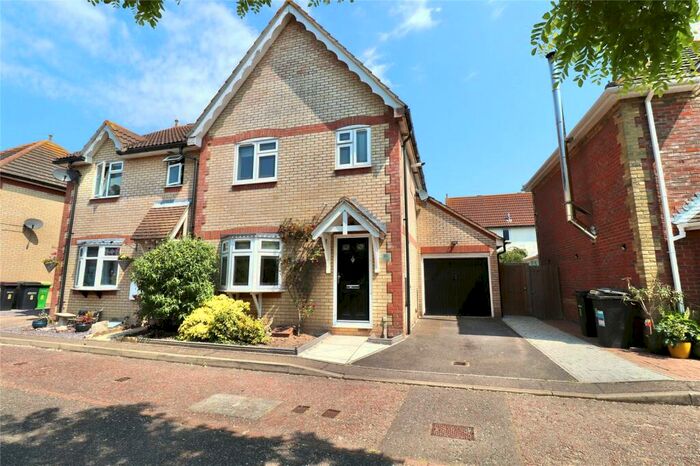 3 Bedroom Semi-Detached House For Sale In Wheatfields, Stambridge, Rochford, Essex, SS4