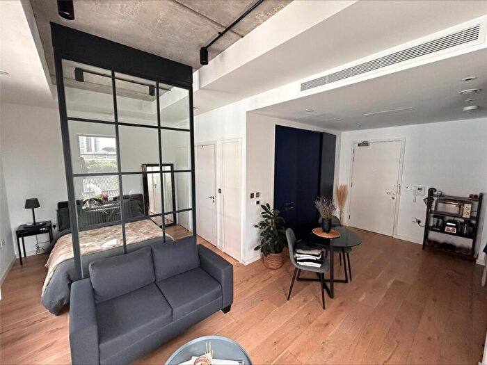 Apartment To Rent In Orchard Place, Tower Hamlets, London, E14