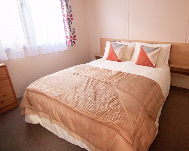 2 Bedroom Mobile/park Home For Sale In Ringwood Road, St. Leonards, Ringwood, BH24