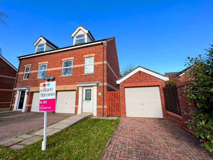 3 Bedroom Town House To Rent In Birch Drive, Scunthorpe, DN16