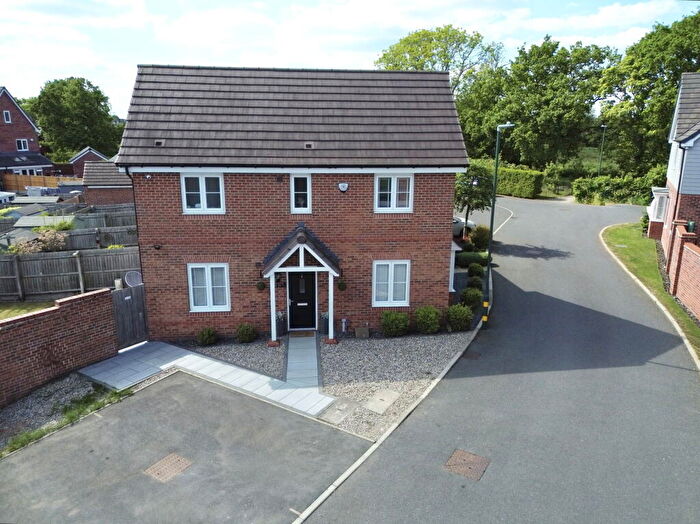 3 Bedroom End Of Terrace House For Sale In Mount Close, Cheswick Green, B90