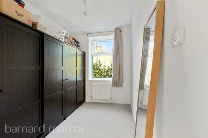 2 Bedroom Flat To Rent In Rosemary Gardens, London, SW14