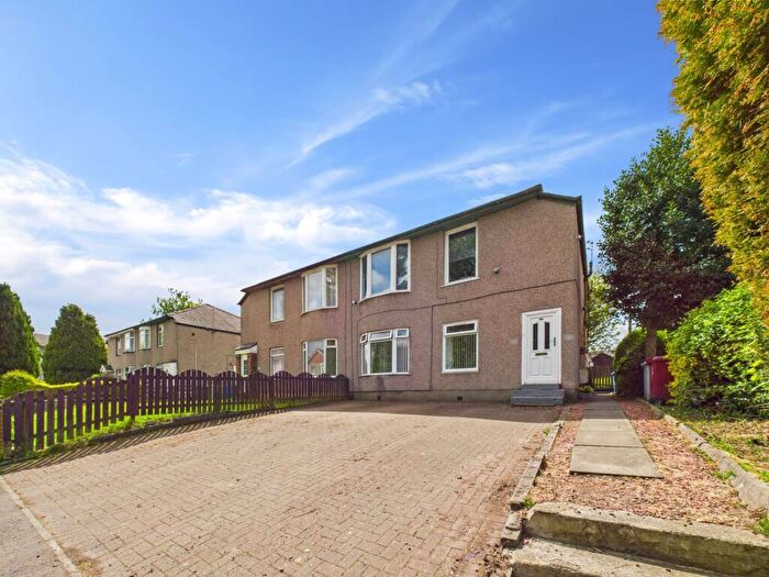 3 Bedroom Flat To Rent In Montford Avenue, Kings Park, G73
