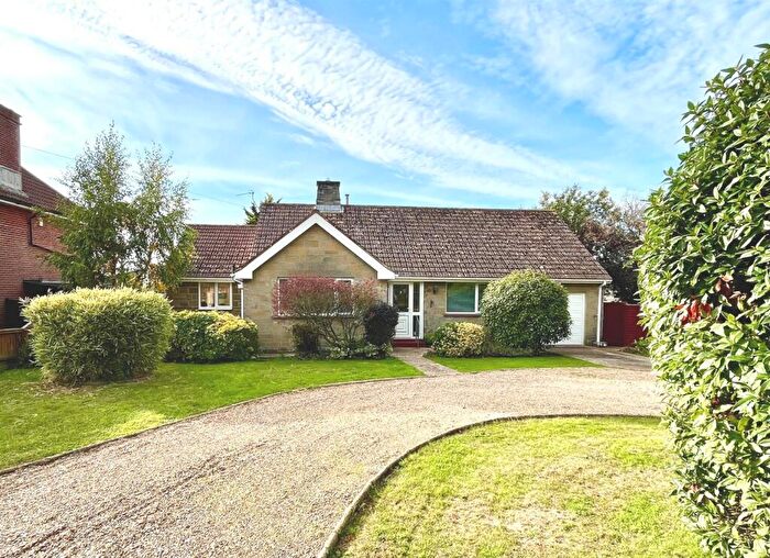 3 Bedroom Detached Bungalow For Sale In Fairlee Road, Newport, PO30