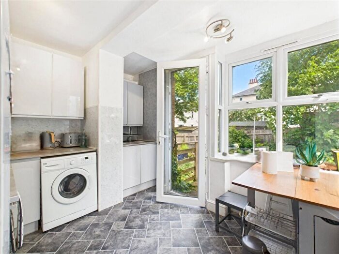 2 Bedroom Flat To Rent In Bear Road, Brighton, BN2