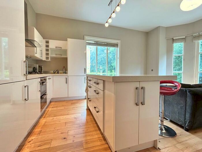 2 Bedroom Flat To Rent In Holmefield House, North Hill Road, Headingley, Leeds, LS6