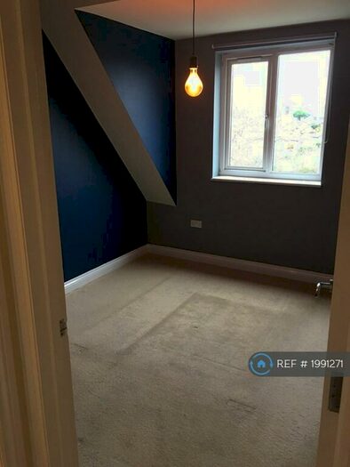 2 Bedroom Flat To Rent In Tibbott Walk, Bristol, BS14