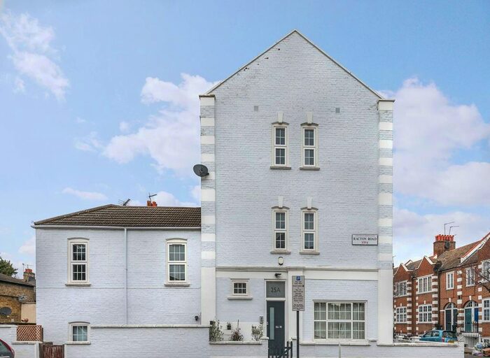 3 Bedroom Maisonette To Rent In Tamworth Street, Fulham, London, SW6