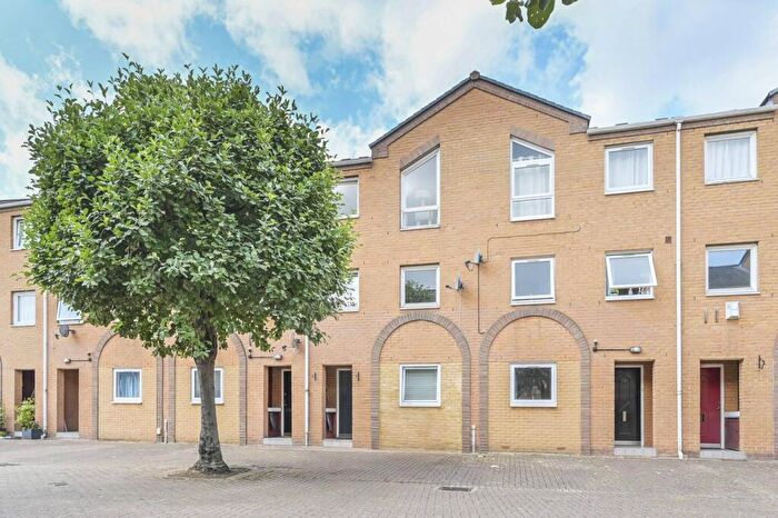 4 Bedroom Mews For Sale In Cyclops Mews, Isle Of Dogs, London, E14