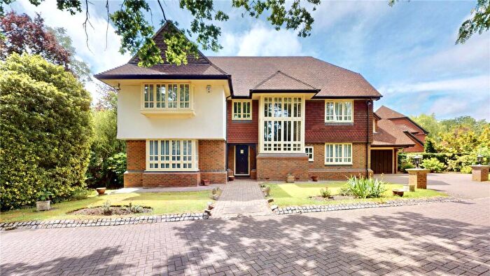 5 Bedroom Detached House For Sale In Stonecroft Close, Barnet Road, Arkley, Barnet, EN5