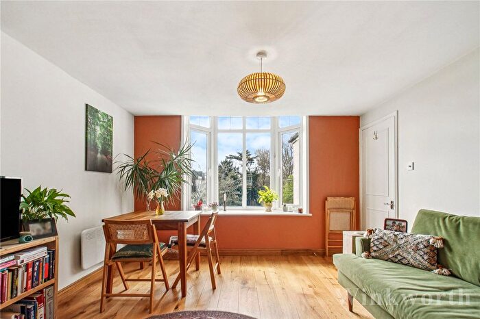 Studio To Rent In South Norwood Hill, London, SE25