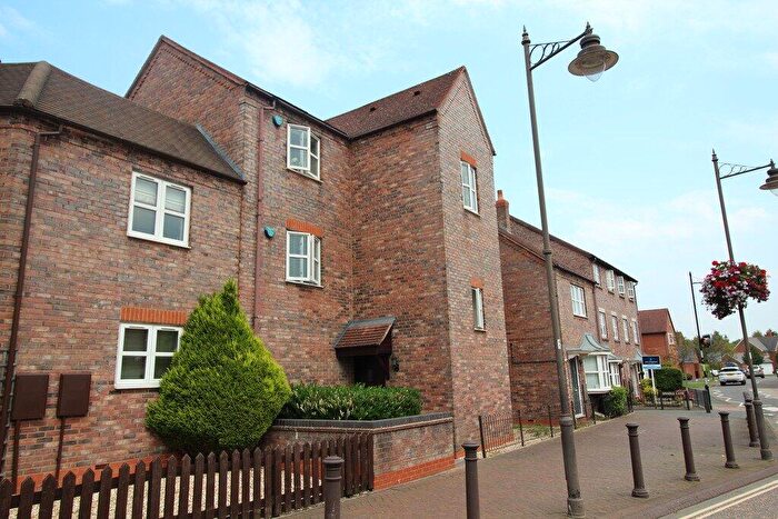 2 Bedroom Flat To Rent In Dickens Heath Road, Shirley, Solihull, West Midlands, B90