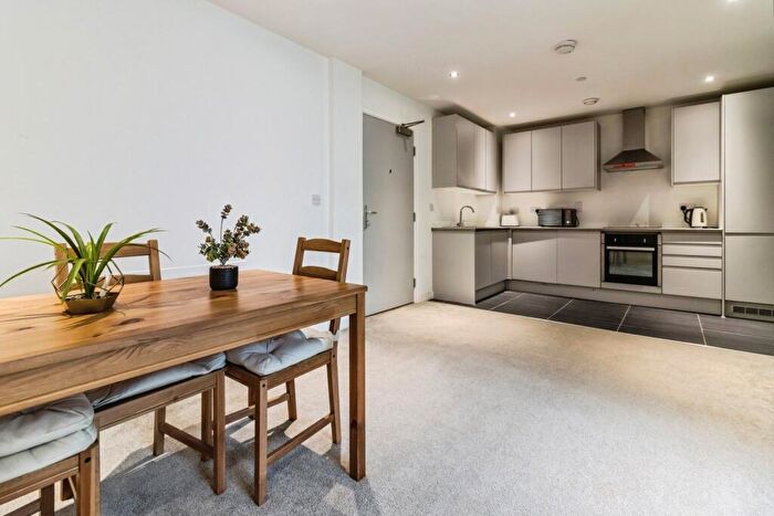 2 Bedroom Apartment To Rent In Boundary Lane, Manchester, Greater Manchester, M15