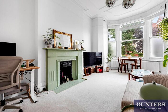 1 Bedroom Flat For Sale In Plympton Road, Brondesbury Park, London, NW6