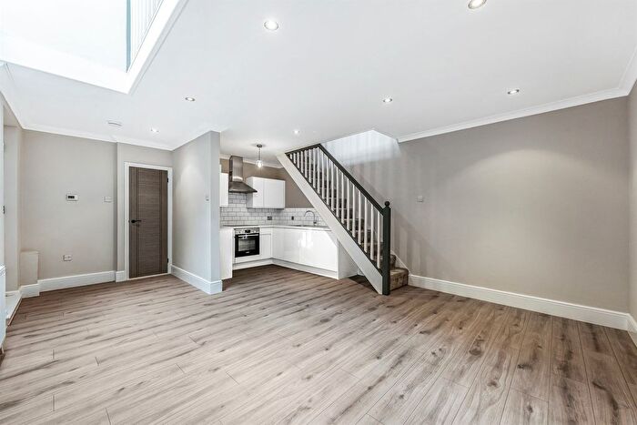 2 Bedroom Flat To Rent In Flanders Road, London, W4