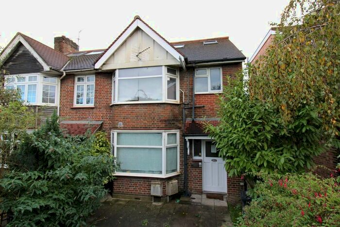 2 Bedroom Flat To Rent In Western Avenue, London, W3