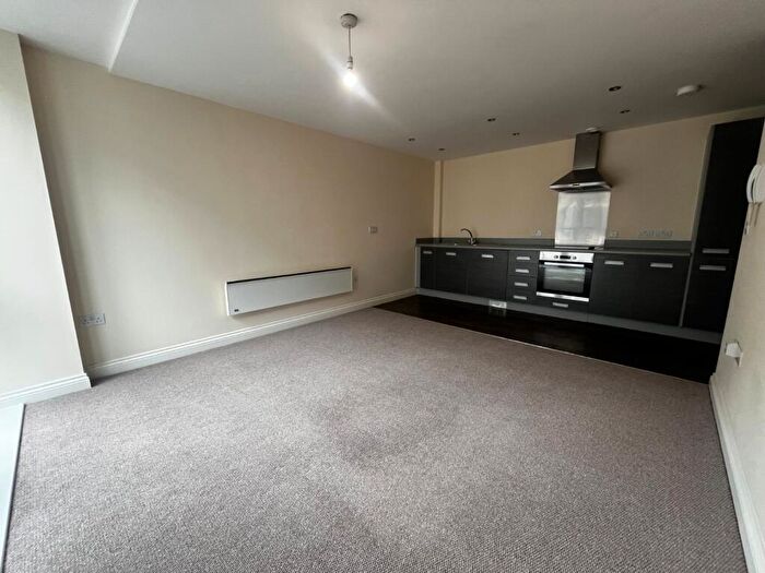 2 Bedroom Flat To Rent In Canal Street, Nottingham, Nottinghamshire, NG1