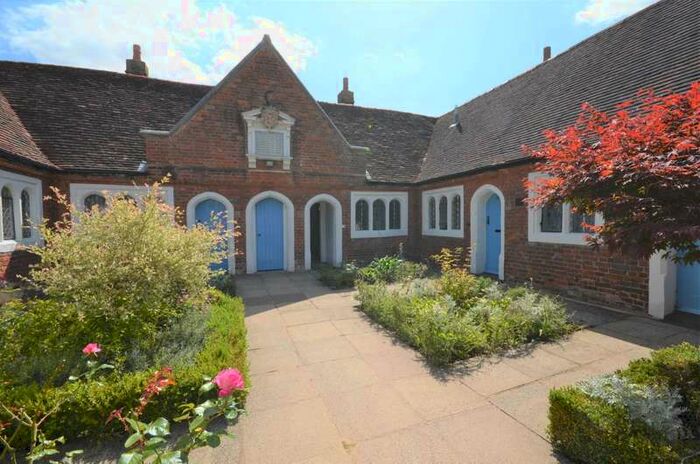 1 Bedroom Terraced House To Rent In High Street, Amersham, HP7