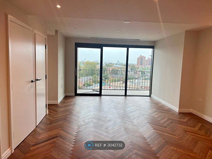 2 Bedroom Flat To Rent In Parkland Walk, London, SW6