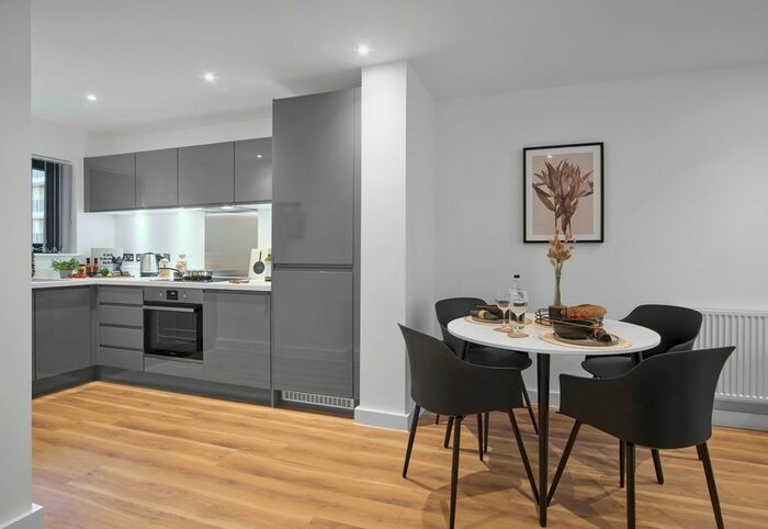 2 Bedroom Flat To Rent In Ilford Hill, Ilford, IG1