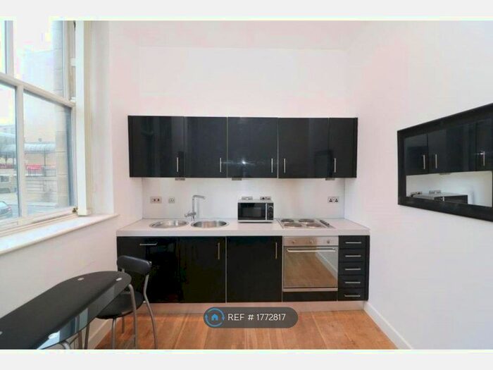 1 Bedroom Studio To Rent In Hanover House, Bradford, BD1