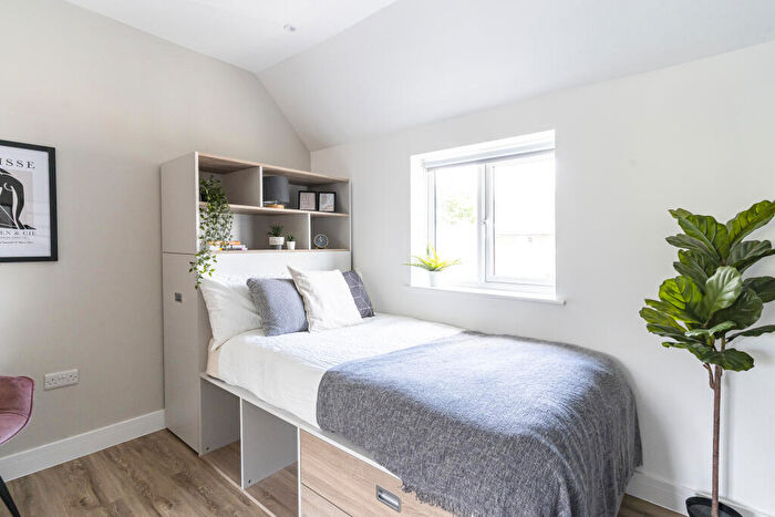 6 Bedroom Terraced House To Rent In Wykeham Place, Winchester, SO22