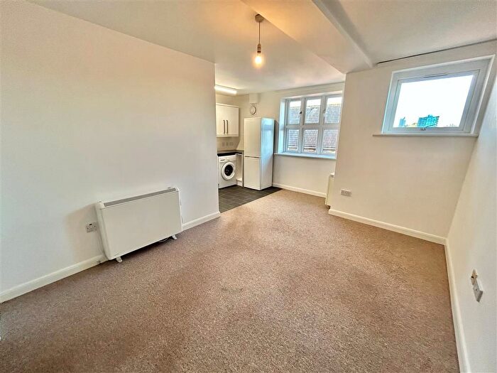 2 Bedroom Flat To Rent In Trivett Square, Nottingham, NG1