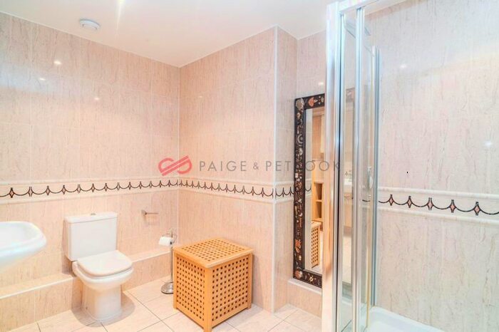 3 Bedroom Flat To Rent In Eastcote Road, Pinner, Middlesex, HA5