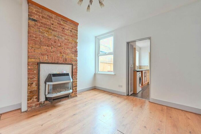 2 Bedroom Semi-Detached House To Rent In Acre Road, Kingston Upon Thames, Kingston, Kingston Upon Thames, KT2