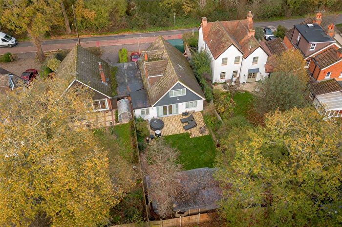 4 Bedroom Link Detached House For Sale In Park Lane, Finchampstead, Wokingham, Berkshire, RG40