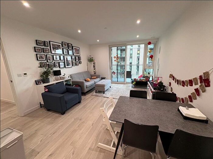 2 Bedroom Flat To Rent In Hartingtons Court, Coster Avenue, N4